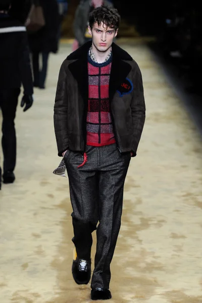 Look 30